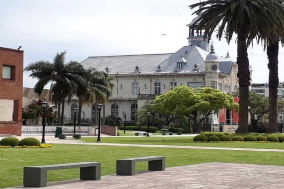 Image 4 of 7