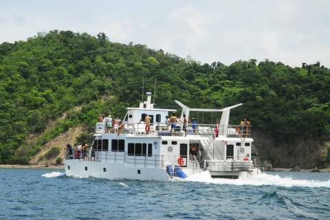 Costa Rica Bus Tour: Tortuga Island Cruise From Puntarenas
