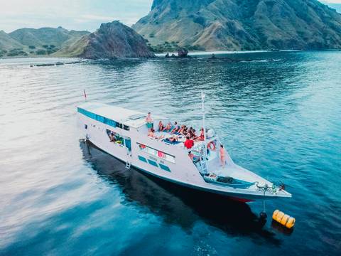 Indonesia Guided And Escorted Tours: Total Indonesia