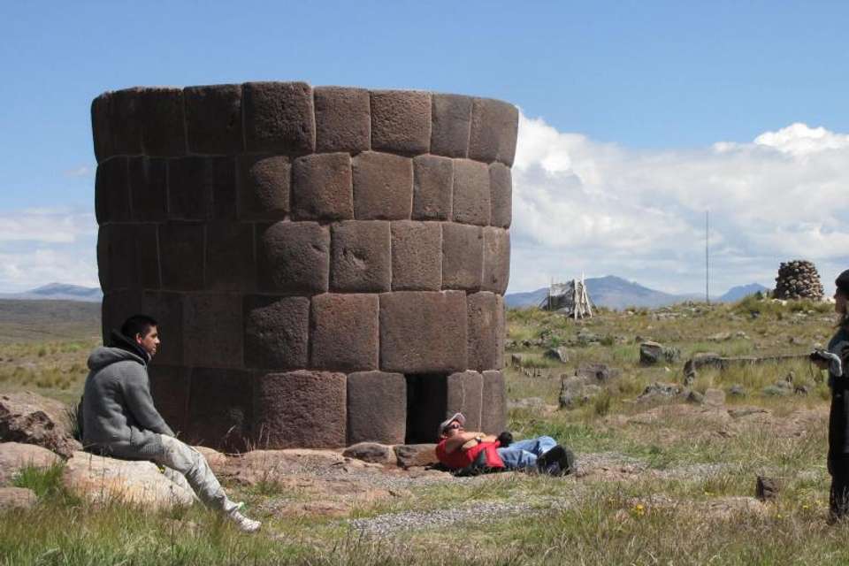 Tour To Sillustani Pre Inca Tombs - Lake Hotels - Tangol Tours - Peru - Image 1