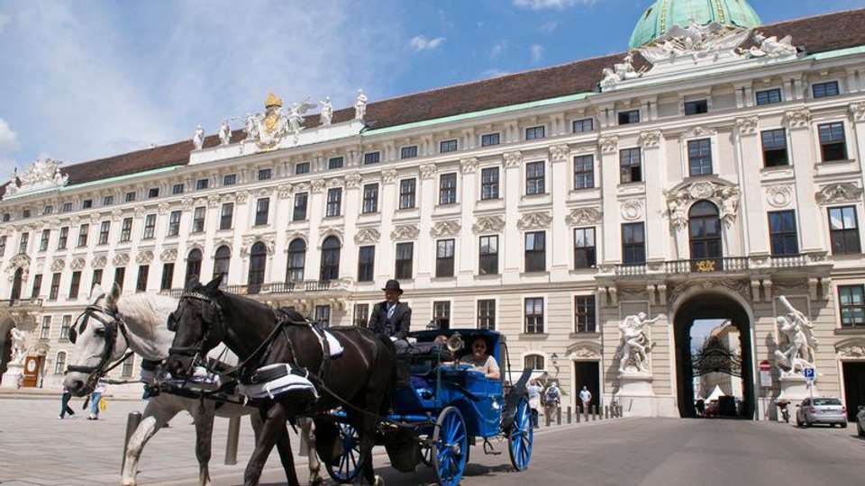 Trans-European cruise from Budapest to Strasbourg (port-to-port cruise) - Tweet World Travel - Hungary - Image 3