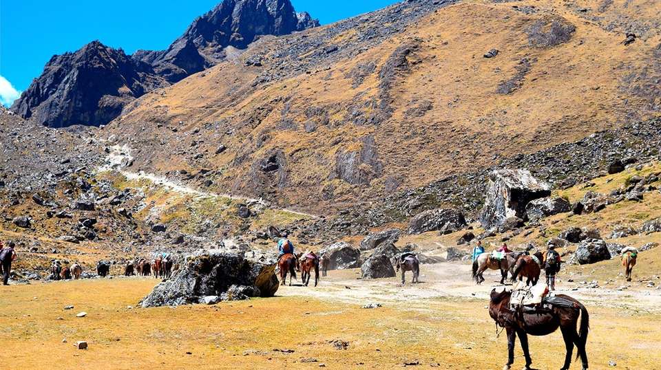 Trek along Salkantay to Machu Picchu - Inkayni Peru Tours - Peru - Image 4