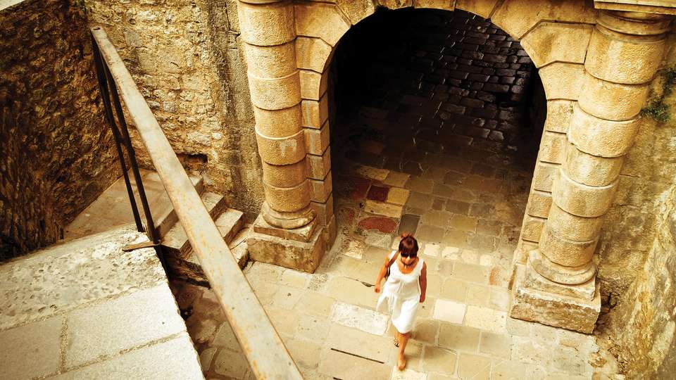 Ultimate Europe: Berlin, Tuscany & Greek Temples - G Adventures - Holland