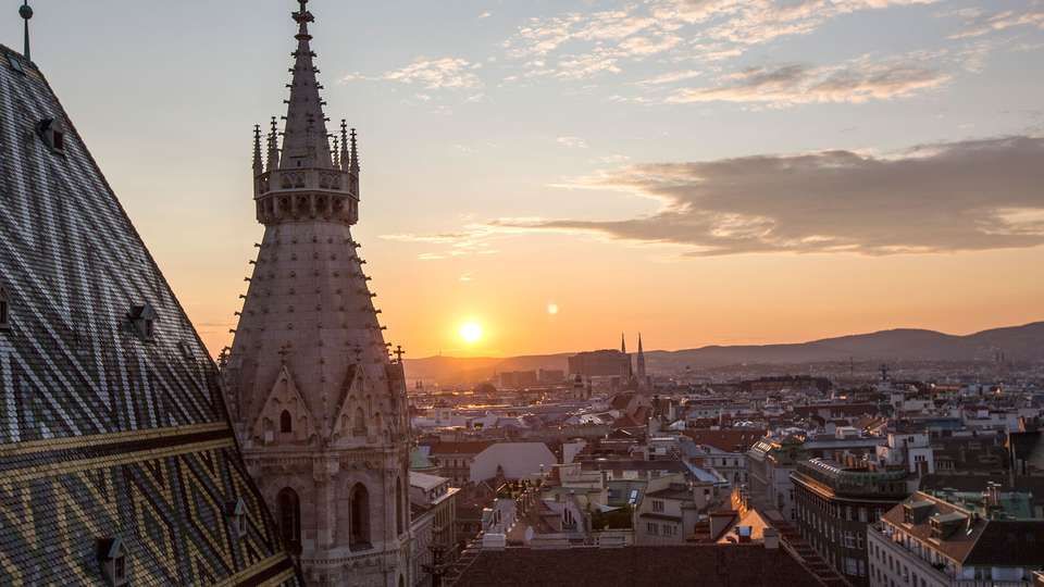 Ultimate Europe: Berlin, Tuscany & Greek Temples - G Adventures - Holland