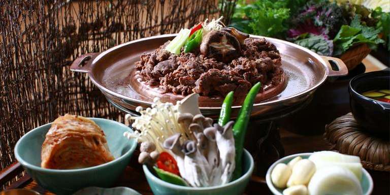 Seoul Explorer Tour: Uncover Korea: K Pop & Hanok Villages