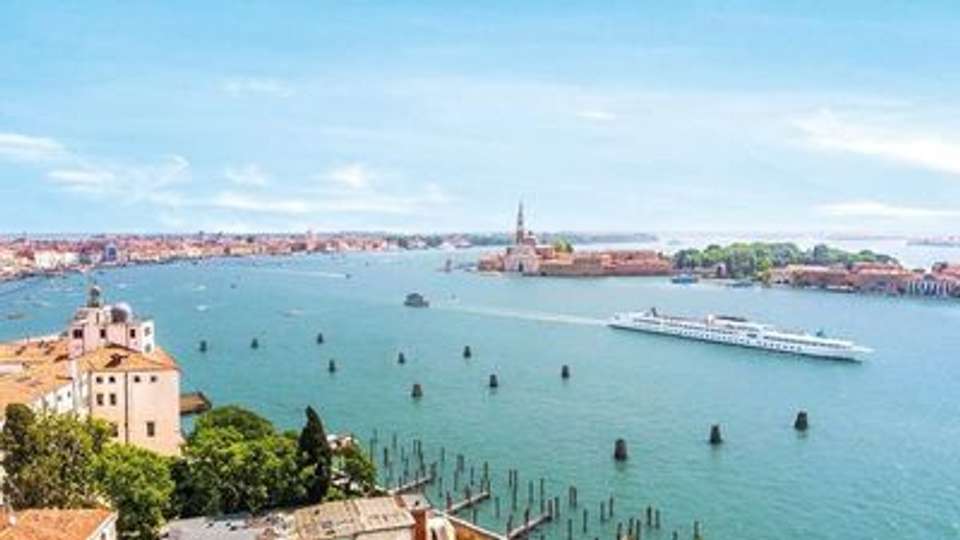 Venetian Treasures & Milan and Lake Como (port-to-port cruise) - Croisieurope - Italy - Image 7
