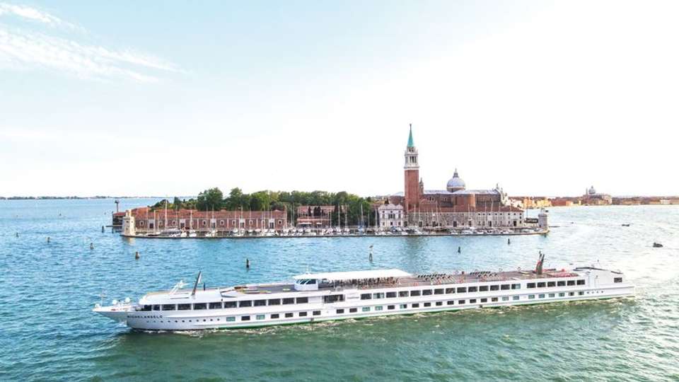 Venice, the epicenter of art, and its famous lagoon (port-to-port package) - undefined - Image 6
