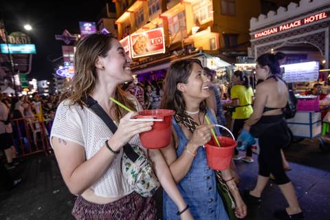 Asia Group Tours: Vietnam, Laos & Thailand: Riversides & Railways