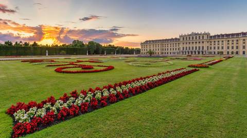 Vineyards & Palaces Along The Danube With Prague (2028)