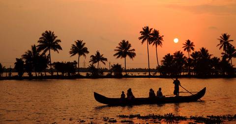 India Travel Deals: Walking In Kerala