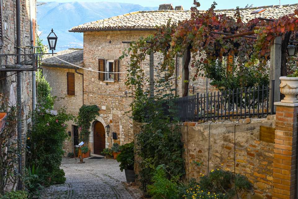 Walking in Rome, Assisi and Umbria - Premium Adventure - Exodus Adventure Travels - Italy - Image 6
