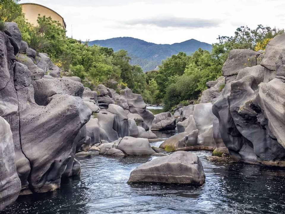 Image 10 of 18