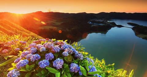 Europe Volcanoes Tour: Walking In The Azores