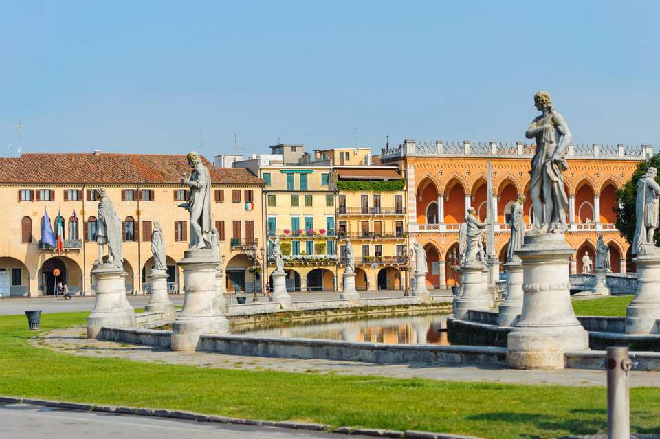 Walking in the Venetian Hills - undefined - Image 5