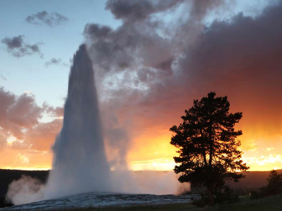 Yellowstone Camping Explorer - G Adventures - USA