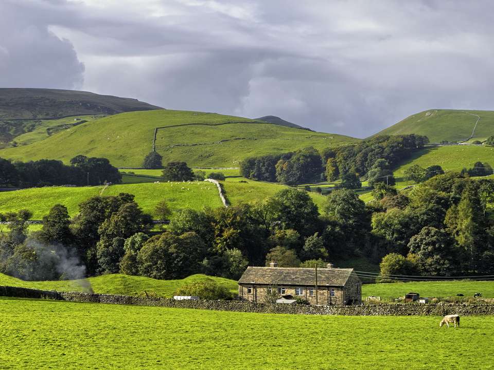 York, Windermere & Hadrians Wall (Hotel) - 5 days - On The Go Tours - Scotland - Image 2