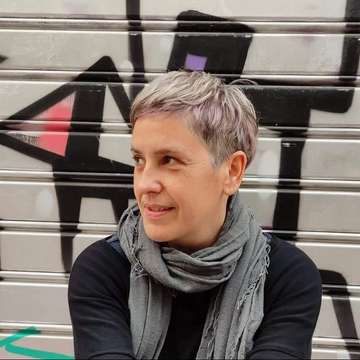 Julia Kourafa travel expert