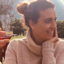 Maria Barciela travel expert