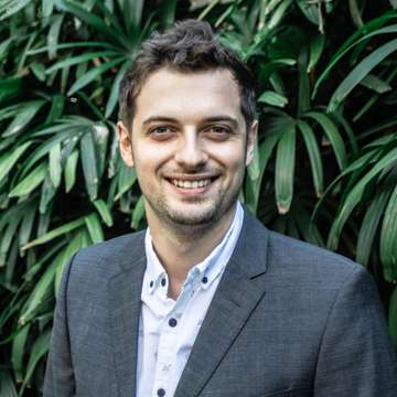 Oleg Kol travel expert