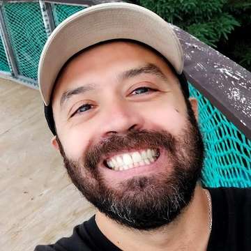 Omar Villegas travel expert