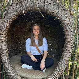 Stephanie Louw travel expert
