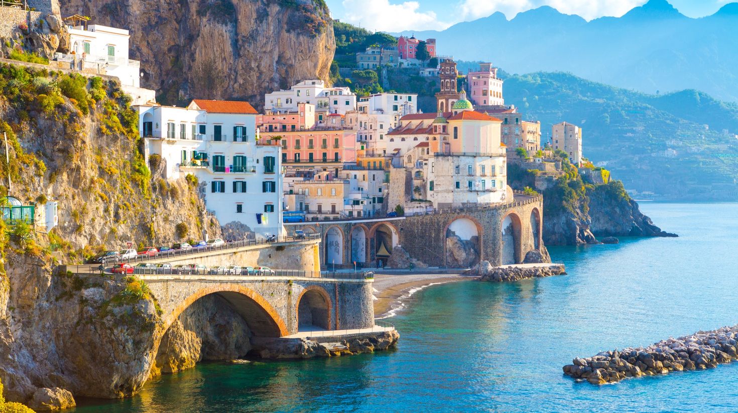 If&nbsp;you&rsquo;re somehow tired of Tuscany&rsquo;s rolling hills, the Amalfi Coast is one of the best places in Italy to visit due to the change of scenery you need.