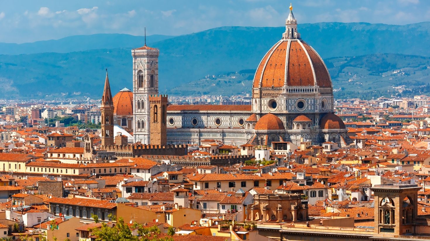 Hiking in Italy following the trail 'The Renaissance Ring, Tuscany.'