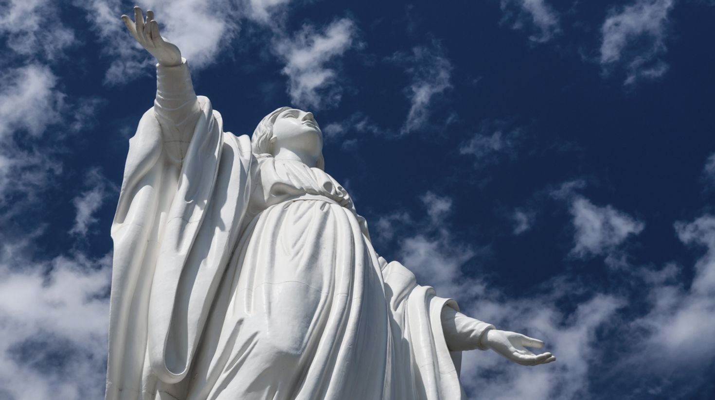 St Christopher Hill is one of the best things to do in Santiago Chile