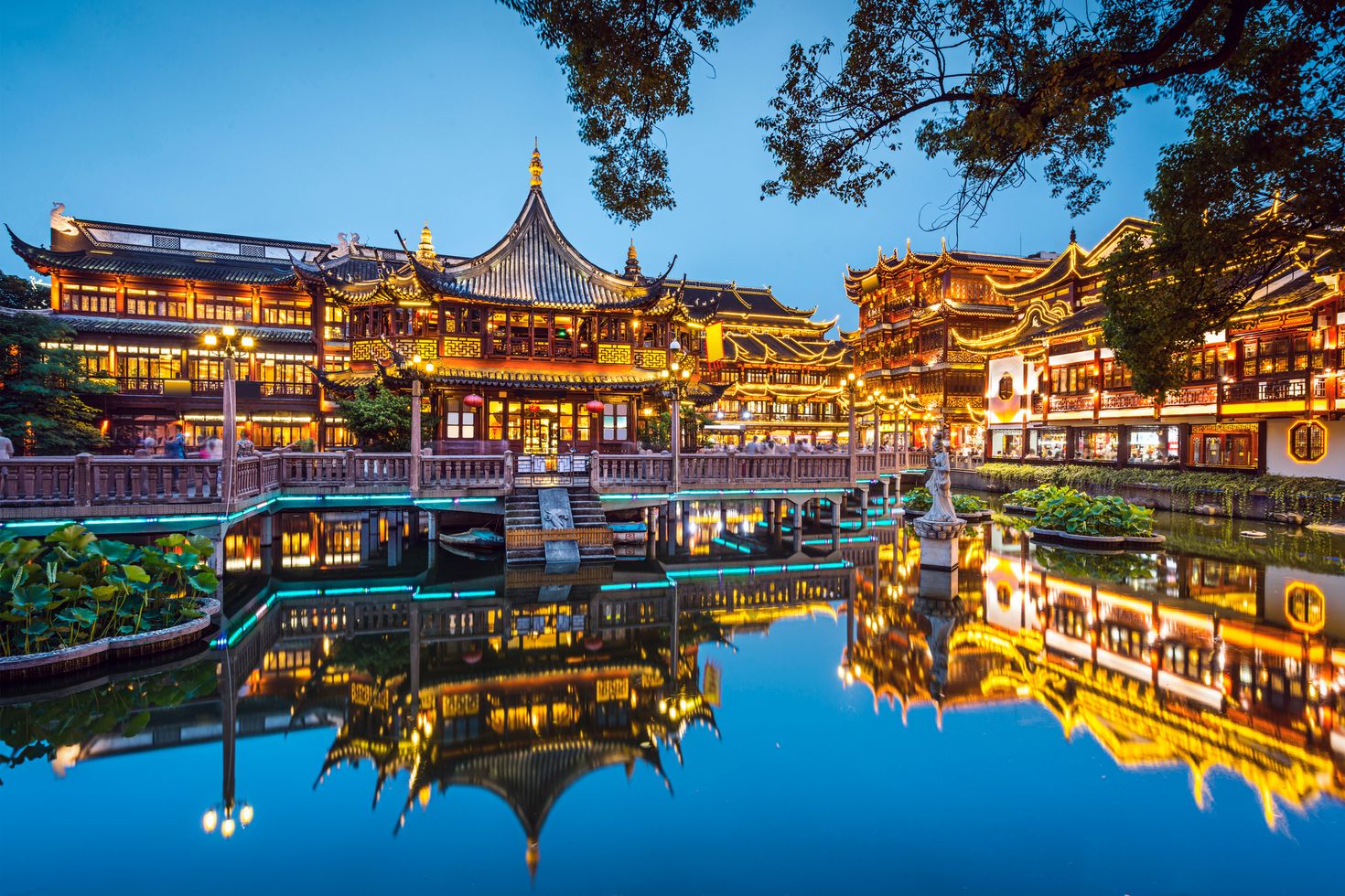 Yuyuan Garden, a must when sightseeing in Shanghai, at night