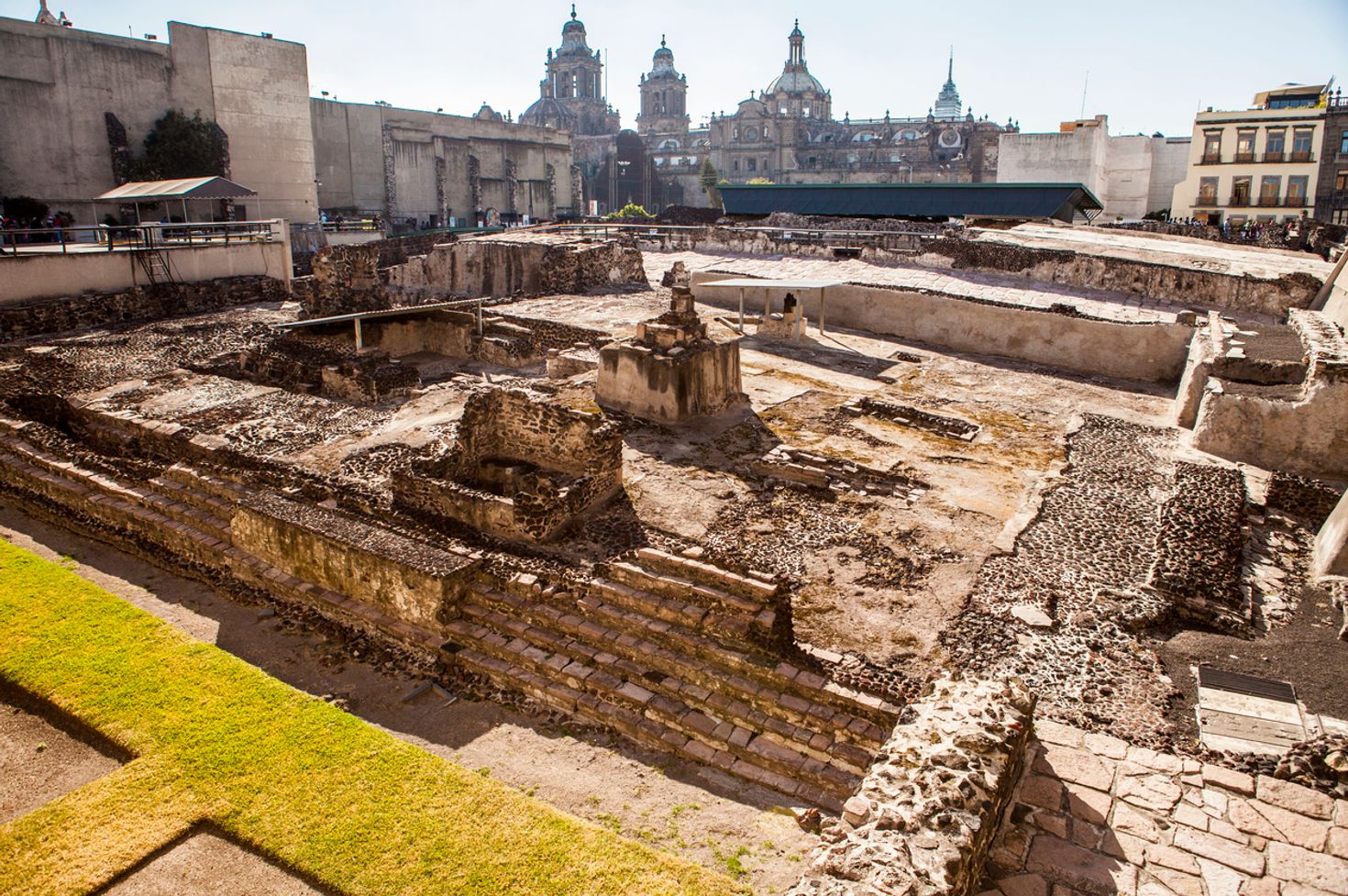 A wide view of the ruins of Templo Mayor in Mexico City. 