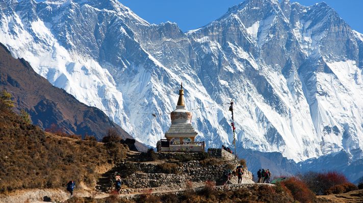 A stupa near Namche Bazar with Mount Everest and Lhotse in the background. 