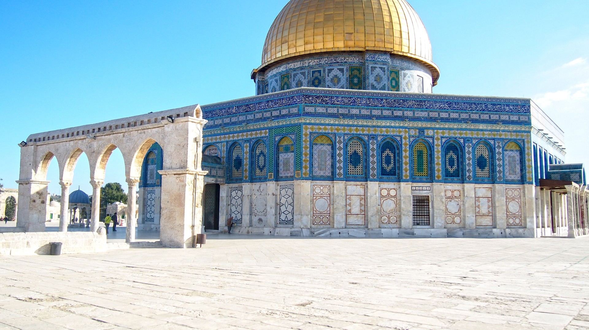 Step into the heart of history during your 5 days in Israel as you explore the iconic Dome of the Rock in Jerusalem. Add visiting Dome of Rome during your 5 days in Israel.