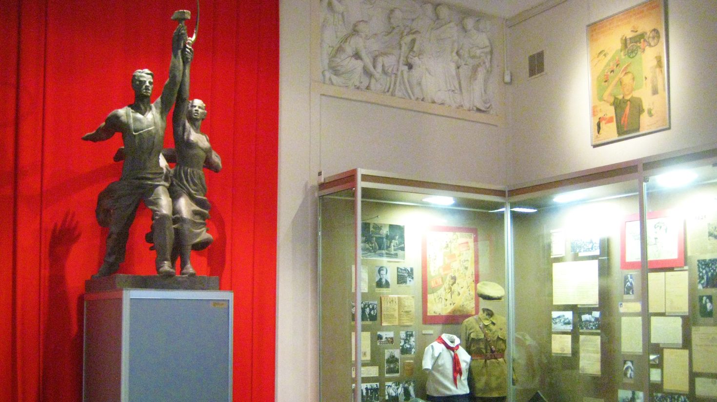Display of cultures, photos and other items in a museum