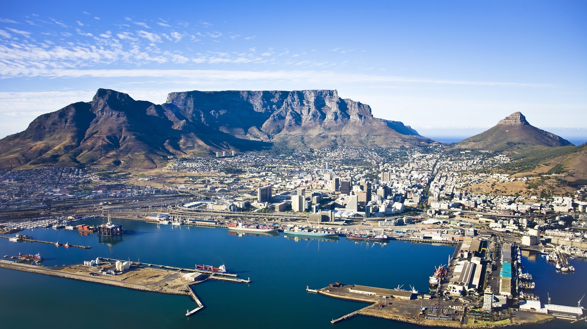 Hiking trails in Cape Town are gateways to unique sceneries and views over the city’s fantastic beaches, streets, the harbor, and more Cape Town is a dream vacation if are a hiking enthusiast. There are plenty of hiking trails in Cape Town for every type of hiker.