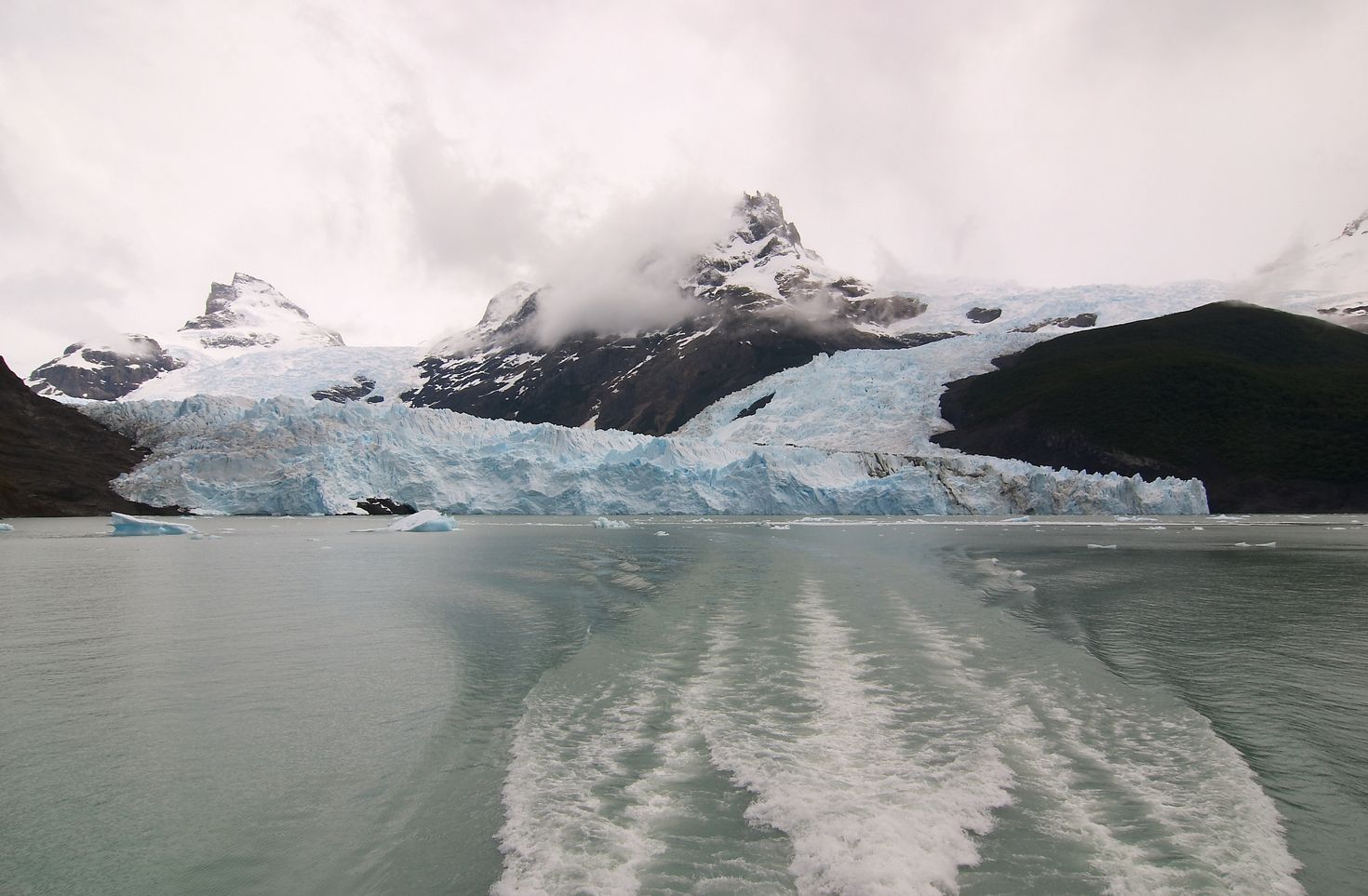 Boat tour on upsala glacier