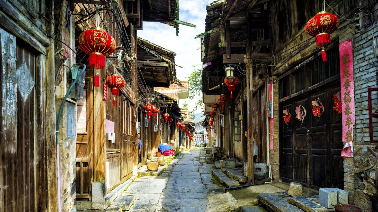 Daxu, a 2000 year old town, lies near the bank of the Li River
