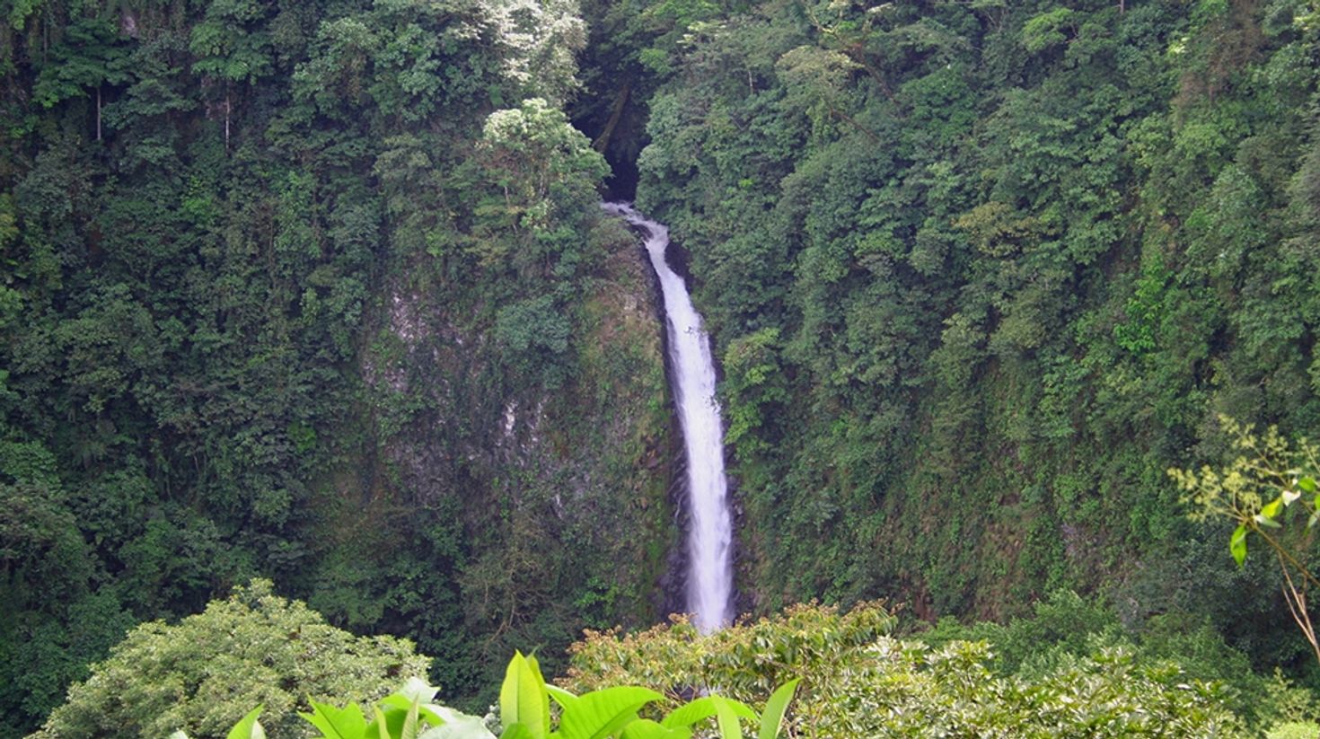 La Fotuna waterfall within the Arenal Volcano National Park is breathtaking