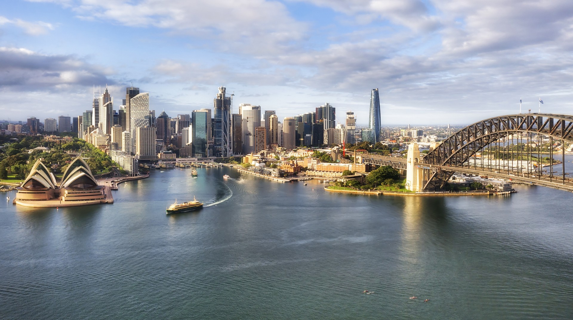 With 10 days in Australia you can spend a couple of days in each of its big cities. Visit Sydney's waterfront with cruises in 10 days in Australia.