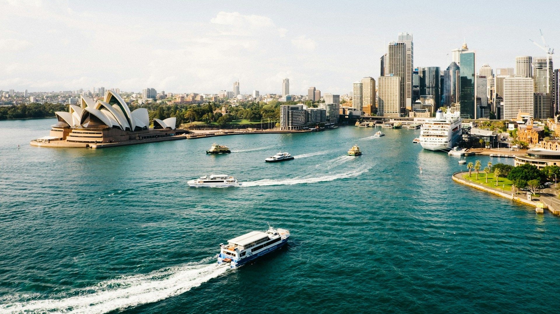 Located on the Sydney Harbour foreshore, the Opera House is renowned as one of the world's most iconic buildings. The cityscape of Sydney with the Opera House during 14 days in Australia