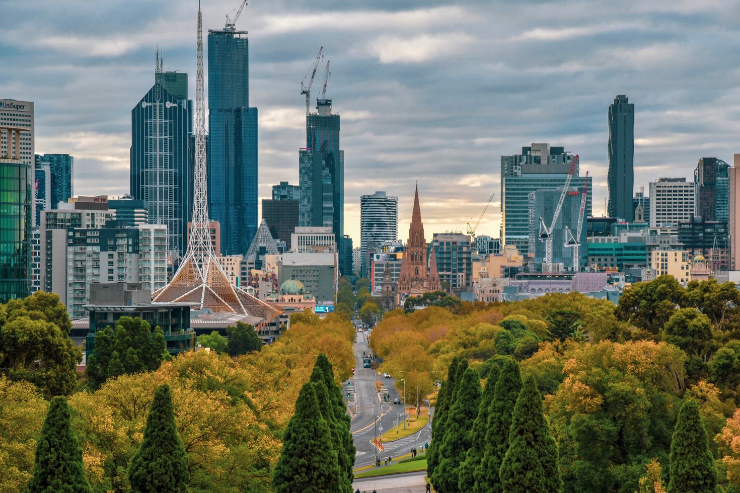 The view of the Melbourne cityscape from the Shrine of Remembrance