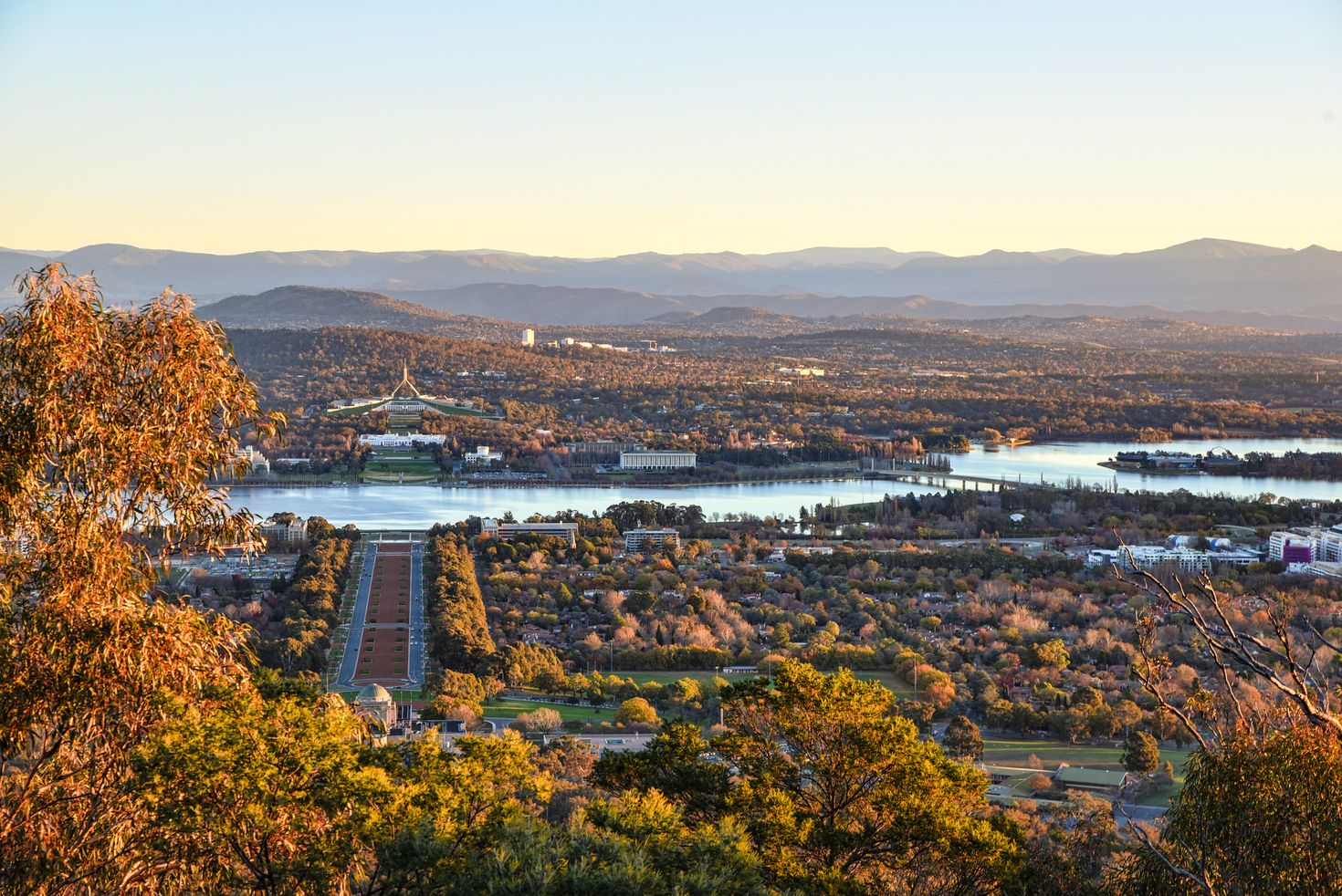 The view from Mt Ainslie of Canberra city and the Brindabella hills