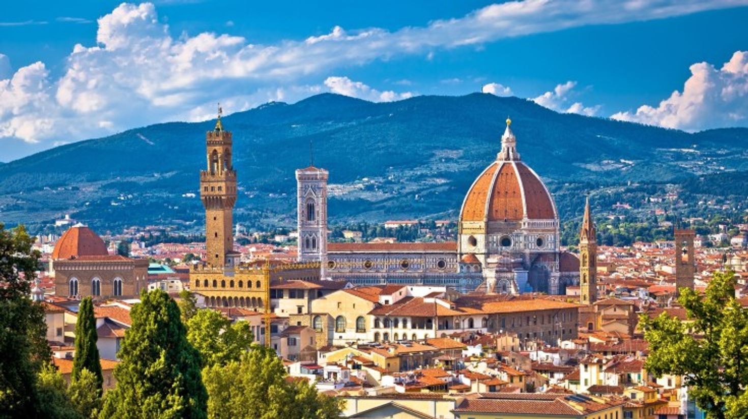 Florence rooftops and cathedral di Santa Maria del Fiore on a clear day.