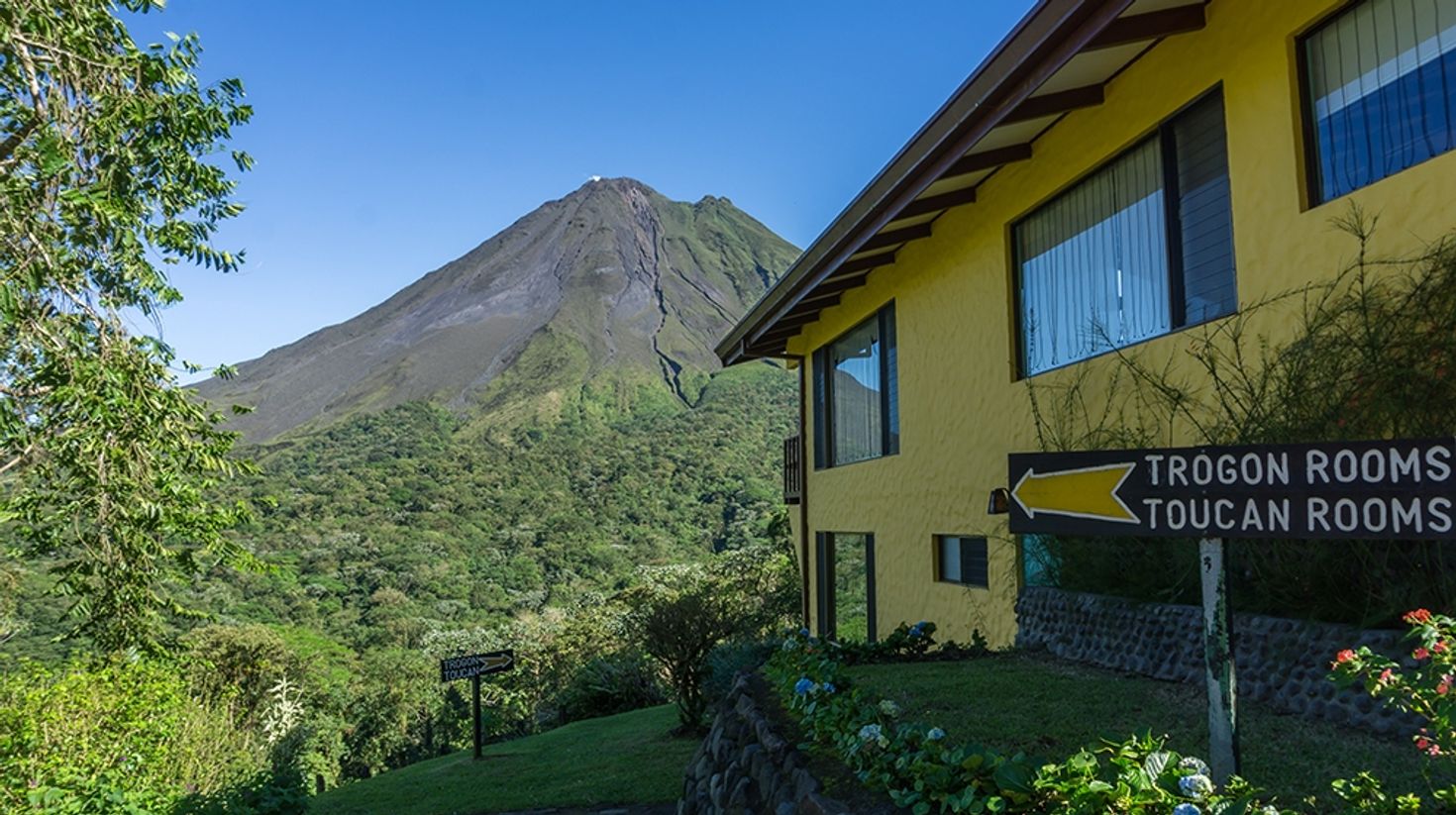 This hotel in Arenal has a lot of amenities that you can enjoy.