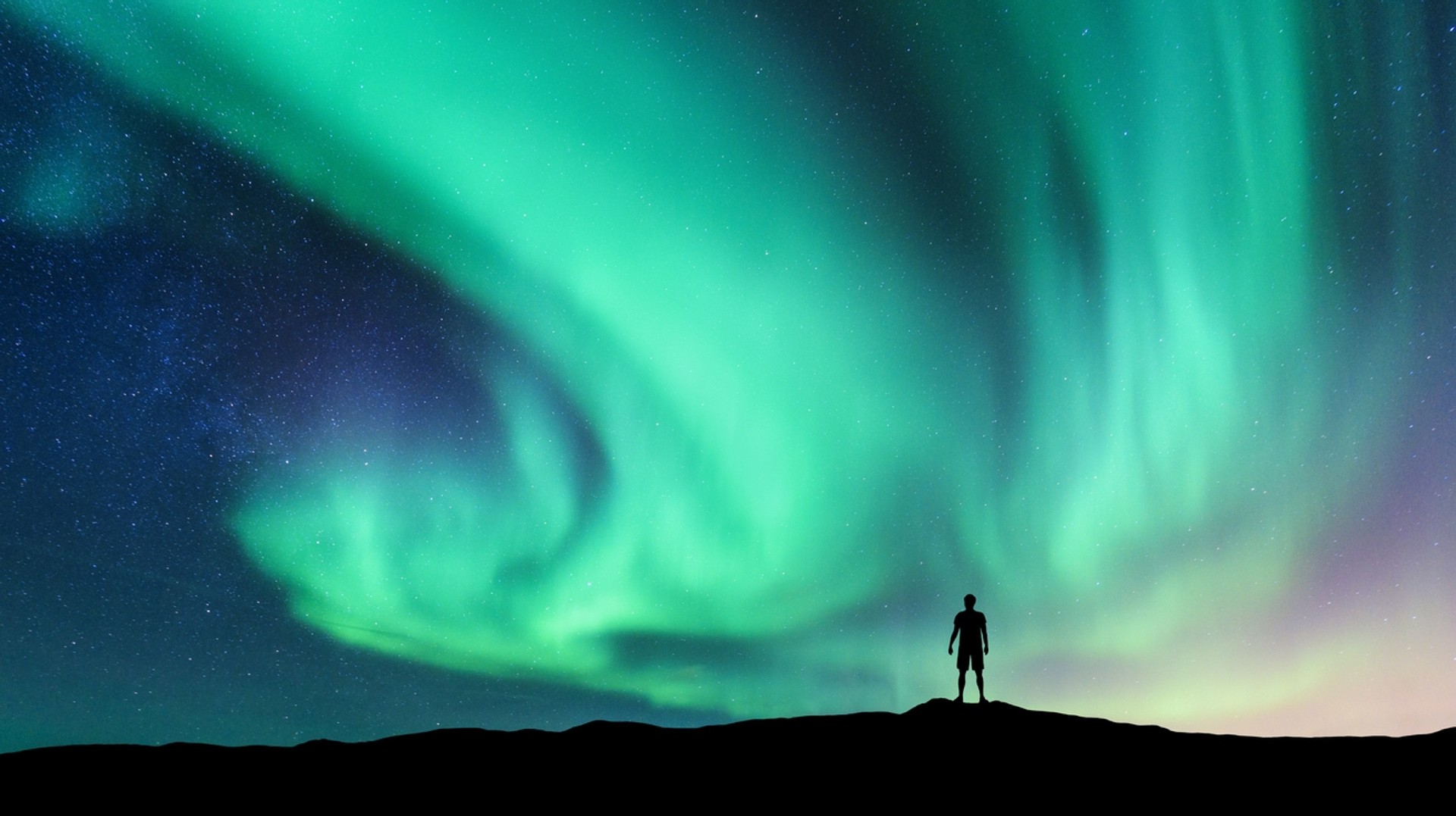 Visit the best places to see the northern lights such as Norway, Finland, Canada or Iceland.