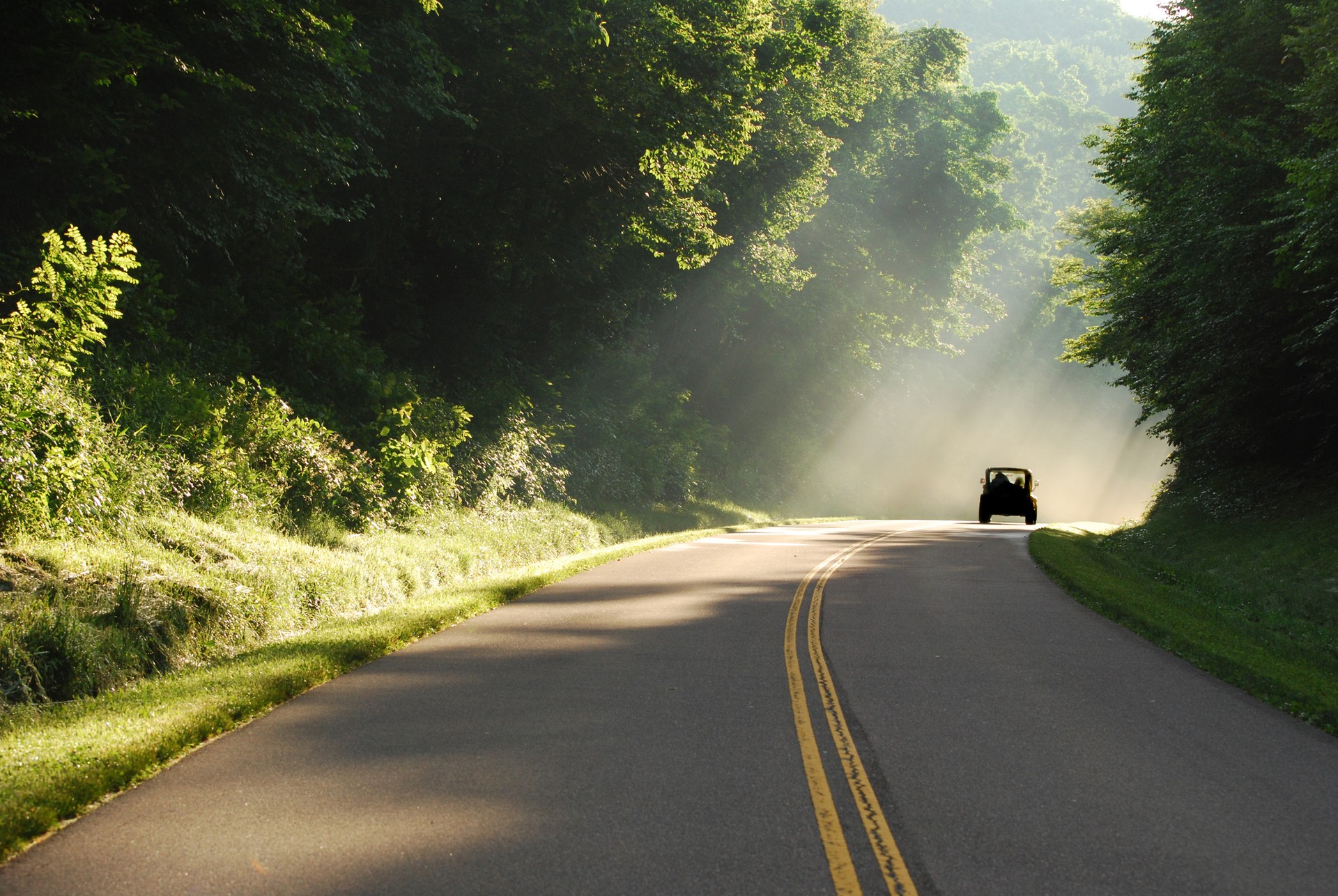 South Africa is a country blessed with vast natural landscapes that are best explored with a 4-wheeler. A South African road trip is the way to explore the country.
