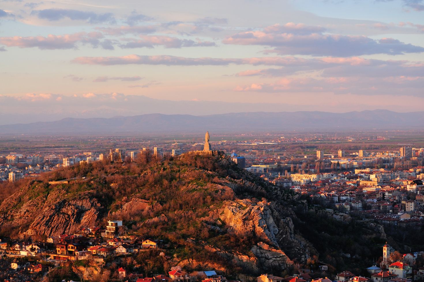 Less crowds during Autumn means you can almost own the culture and art hub.