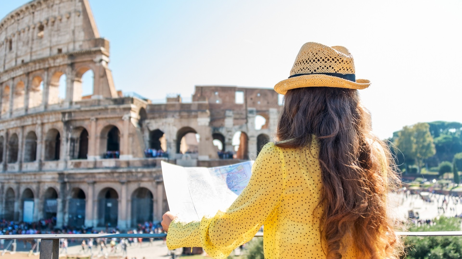 A tourist visiting the Colosseum on the best time to visit Italy.