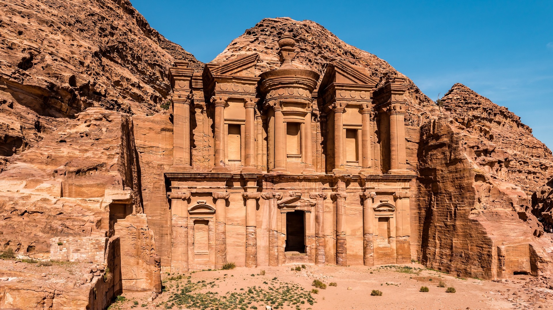 The monastery in Petra, best time to visit Petra.