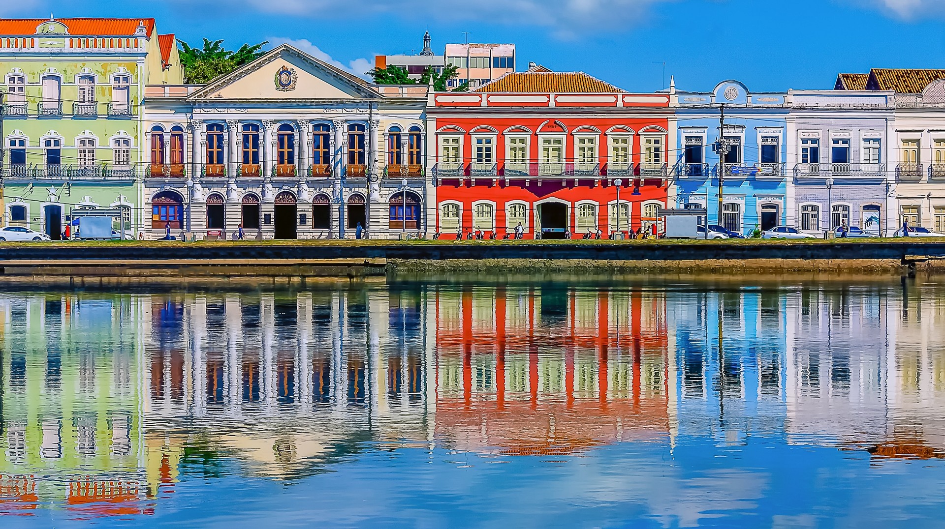 Aurora street and its reflection on the Capibaribe, Brazil in June