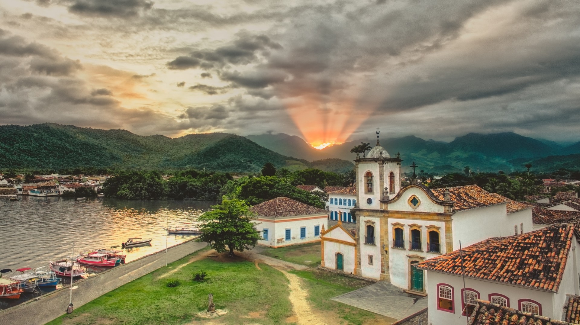 The historic town center, beautiful coasts, and mountains make Paraty a popular tourist destination. Church of Santa Rita de Cassia in Paraty, Rio de Janeiro, Brazil